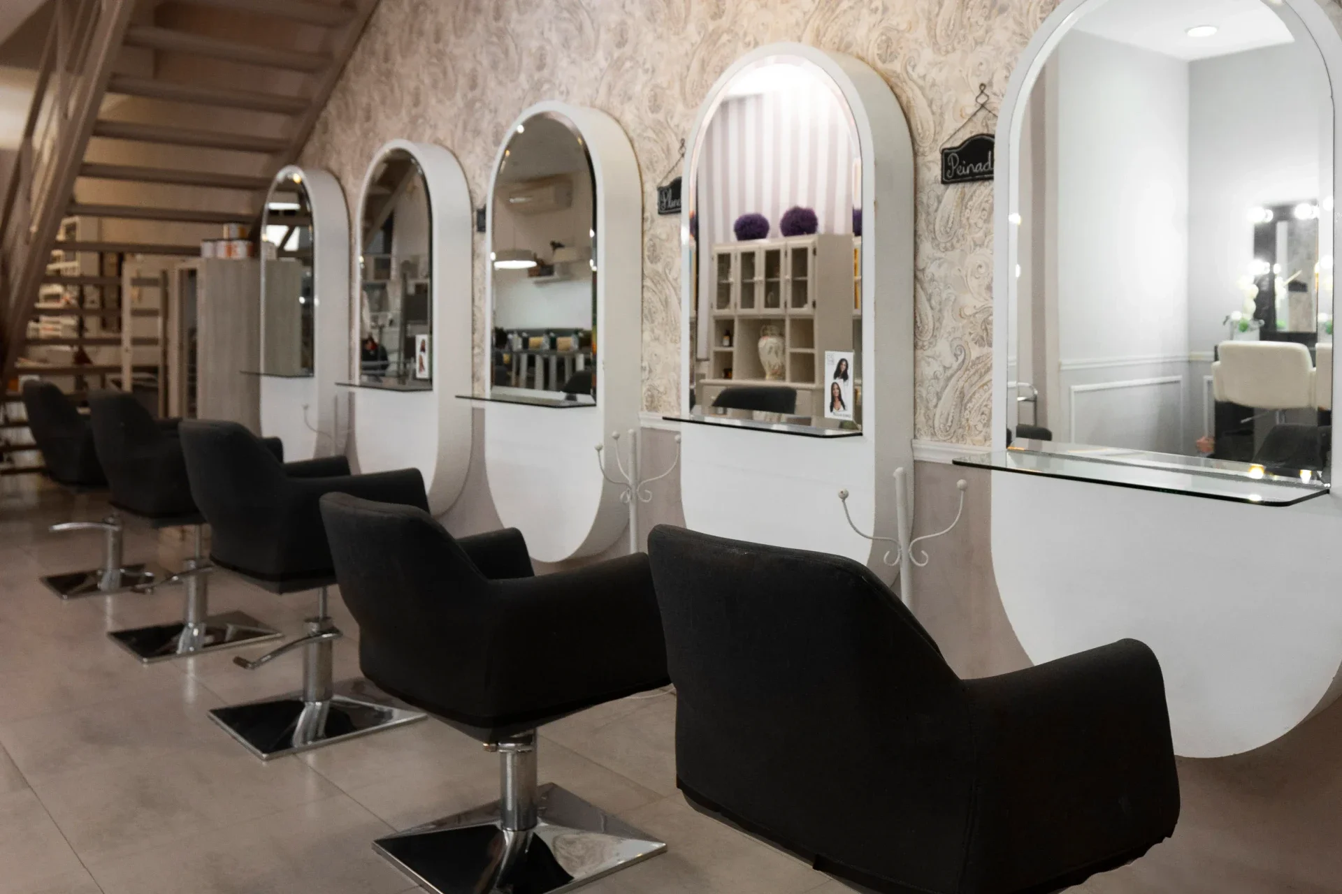 6_Features_for_Max_Chair_Utilization_in_Team_Based_US_Salons_DINGG