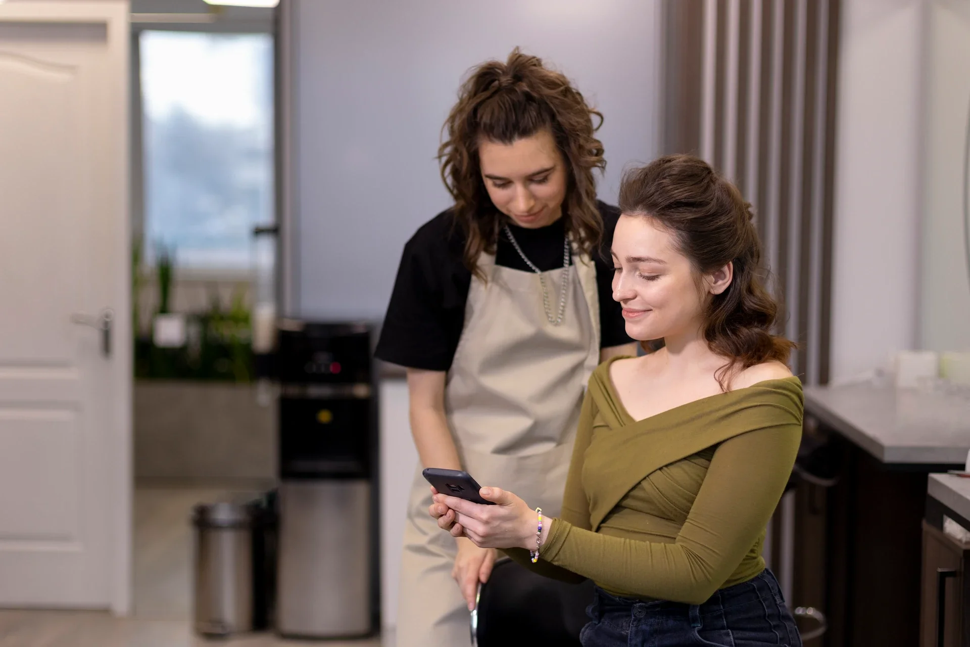 Digital Salon Booking Experience | Smart Scheduling with DINGG